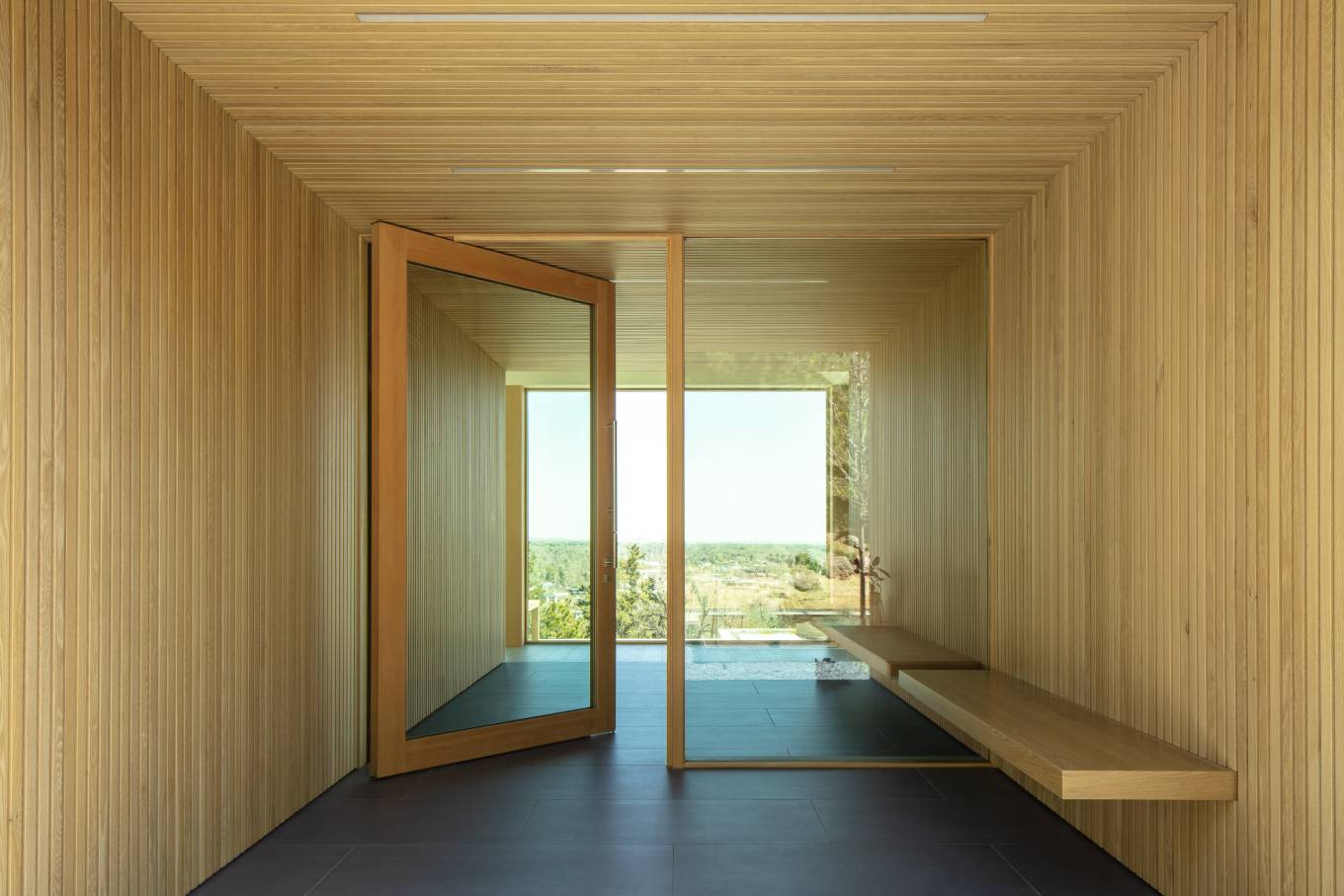 The palette is soft and warm, reflect the surroundings integrating into the alpine context.